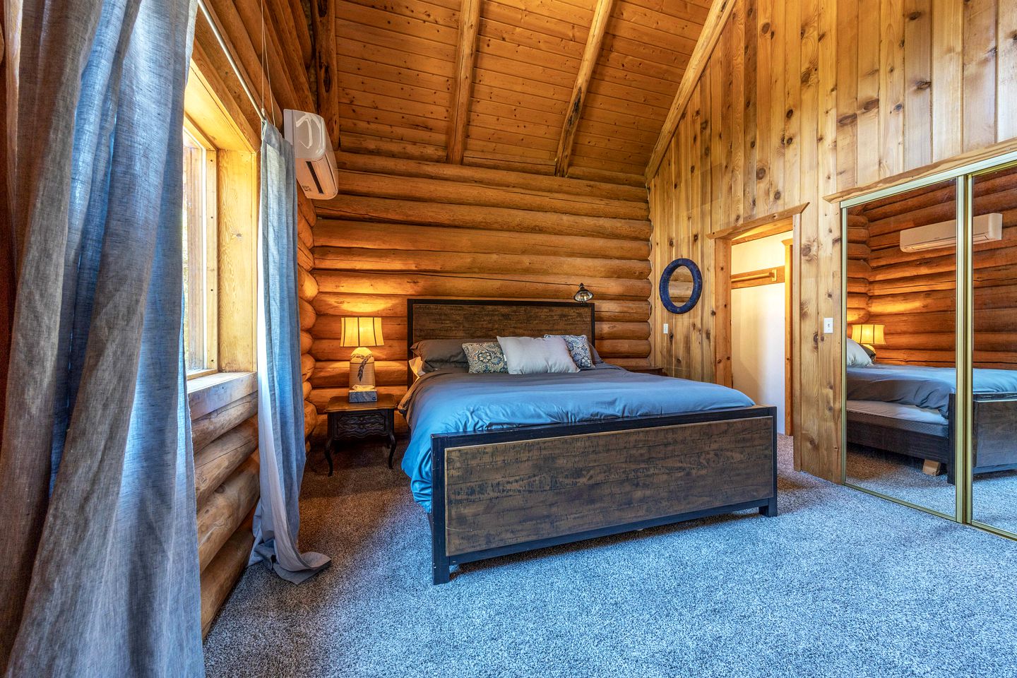 Stunning Cabin Retreat with Sauna, Book Library and Incredible Game Room in Lyle, Washington
