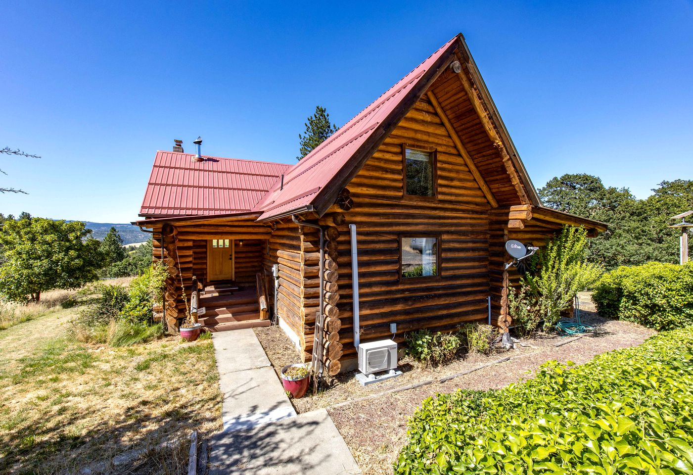 Stunning Cabin Retreat with Sauna, Book Library and Incredible Game Room in Lyle, Washington