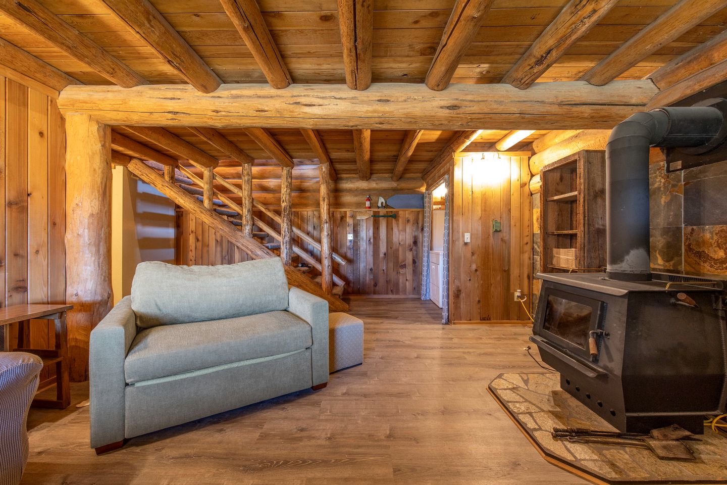 Stunning Cabin Retreat with Sauna, Book Library and Incredible Game Room in Lyle, Washington