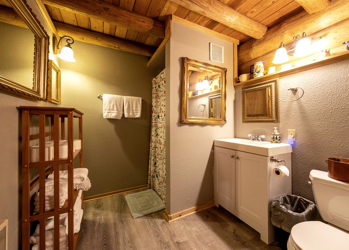 Cabins (United States of America, Lyle, Washington)