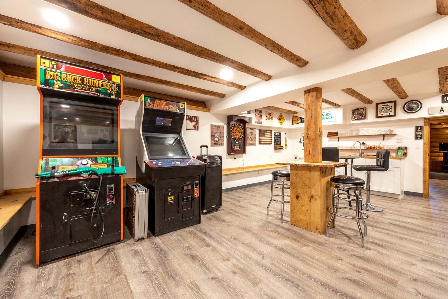 Stunning Cabin Retreat with Sauna, Book Library and Incredible Game Room in Lyle, Washington