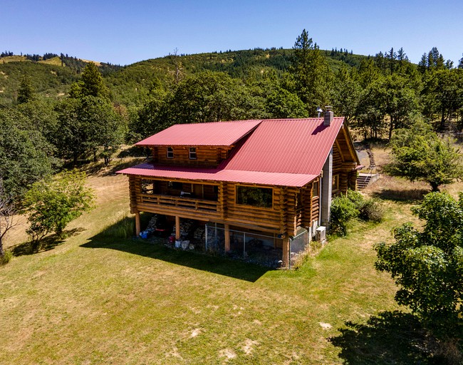 Cabins (United States of America, Lyle, Washington)