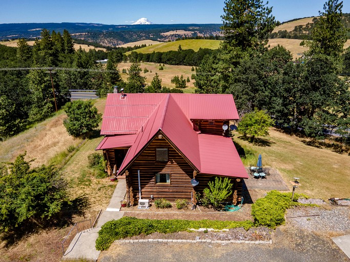 Cabins (United States of America, Lyle, Washington)