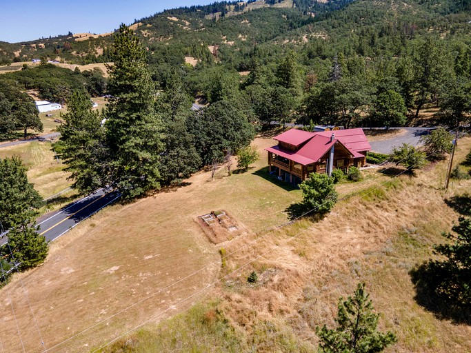 Cabins (United States of America, Lyle, Washington)