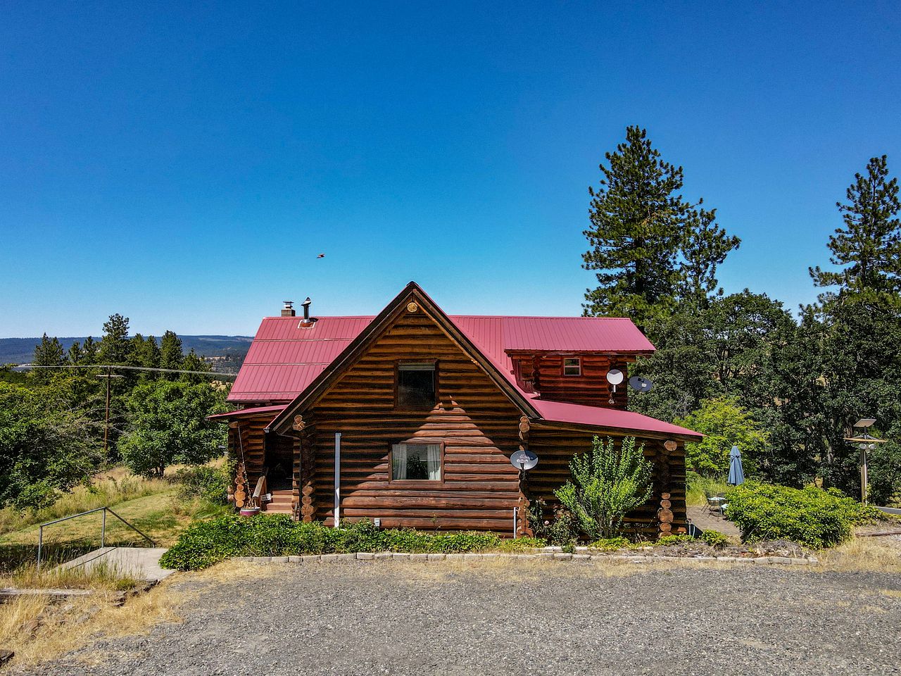 Stunning Cabin Retreat with Sauna, Book Library and Incredible Game Room in Lyle, Washington