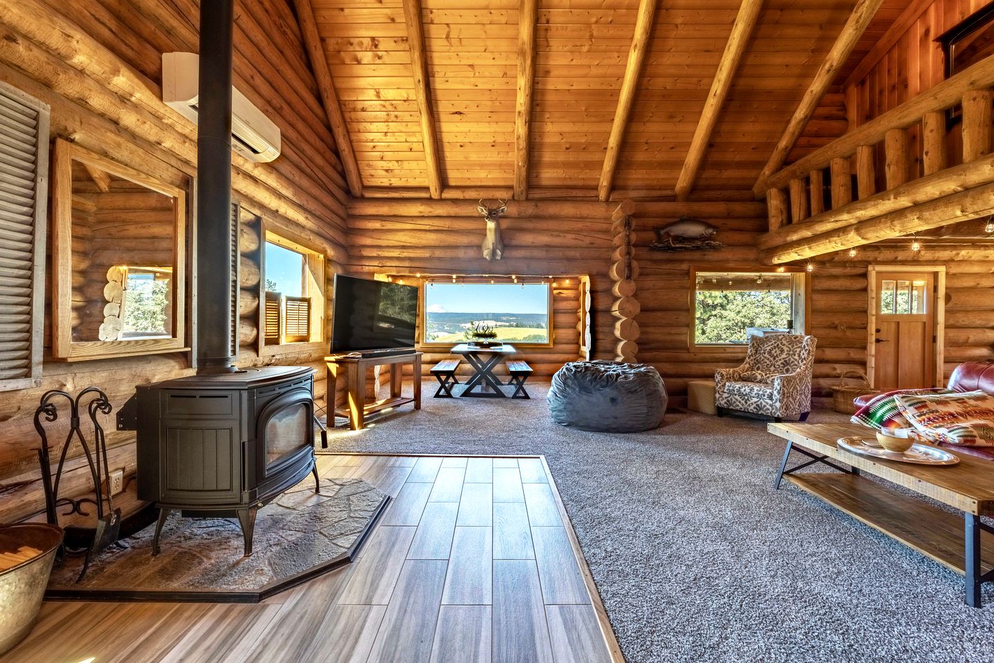 Stunning Cabin Retreat with Sauna, Book Library and Incredible Game Room in Lyle, Washington