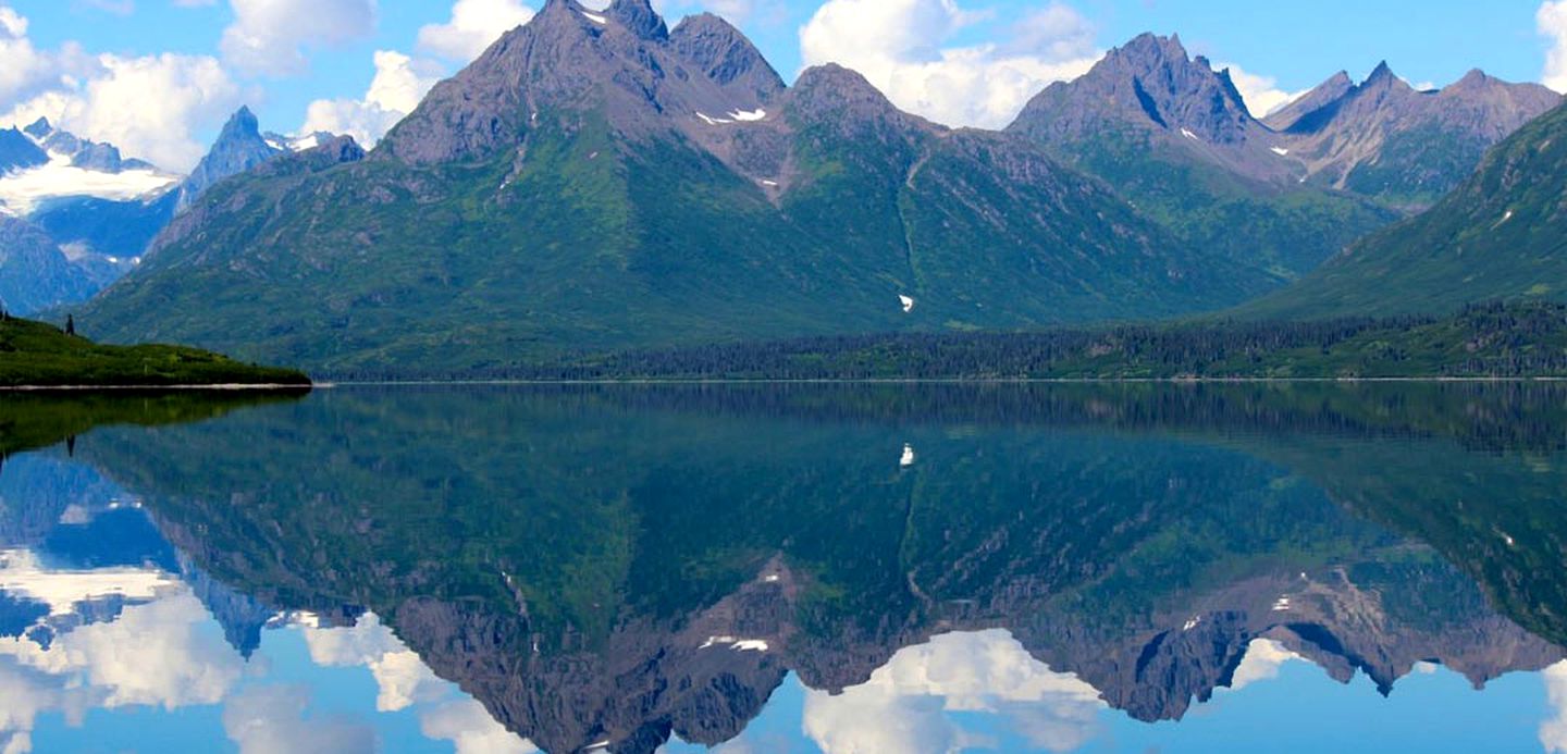 Cozy Fishing Cabin for Two near the Katmai National Park, Alaska