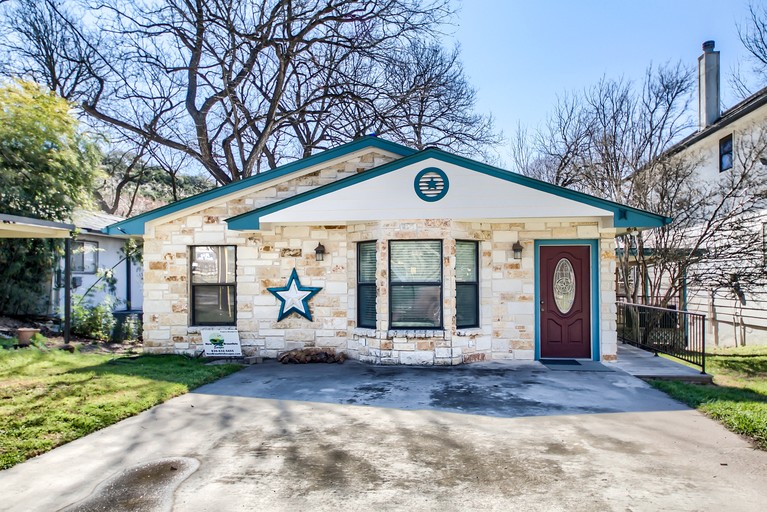 Fantastic Cottage with Barbecue in New Braunfels, Texas
