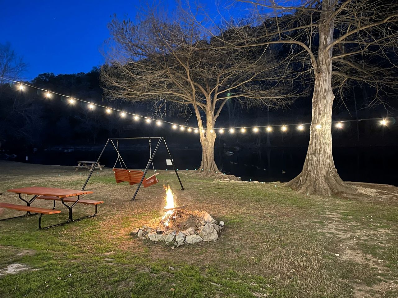 River Cabin Beautifully Design with Fire Pit and Deck in Texas