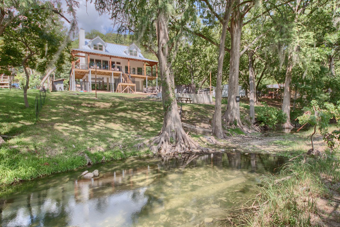 RR 7806 Guadalupe Lodge, Vacation Rentals, New Braunfels, United States