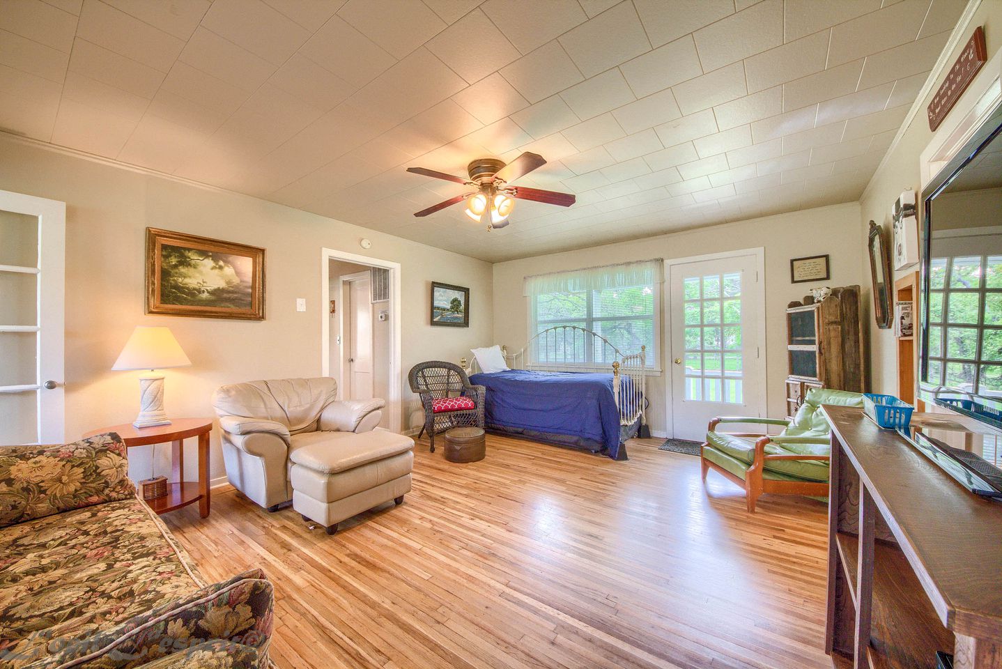 Riverfront Cabin with Fire Pit, Barbecue and Picnic Space in New Braunfels, Texas