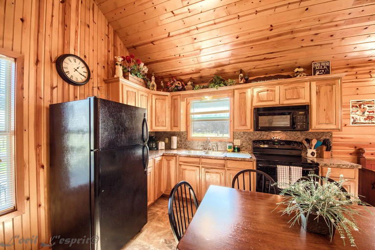 RedAwning RR 9122WC Wine Cup Cabin, Cabins, New Braunfels, United States of America Glamping Hub