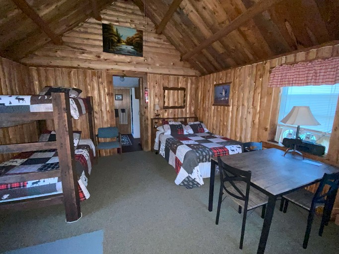 Log Cabins (United States of America, Pleasant Ridge Plantation, Maine)
