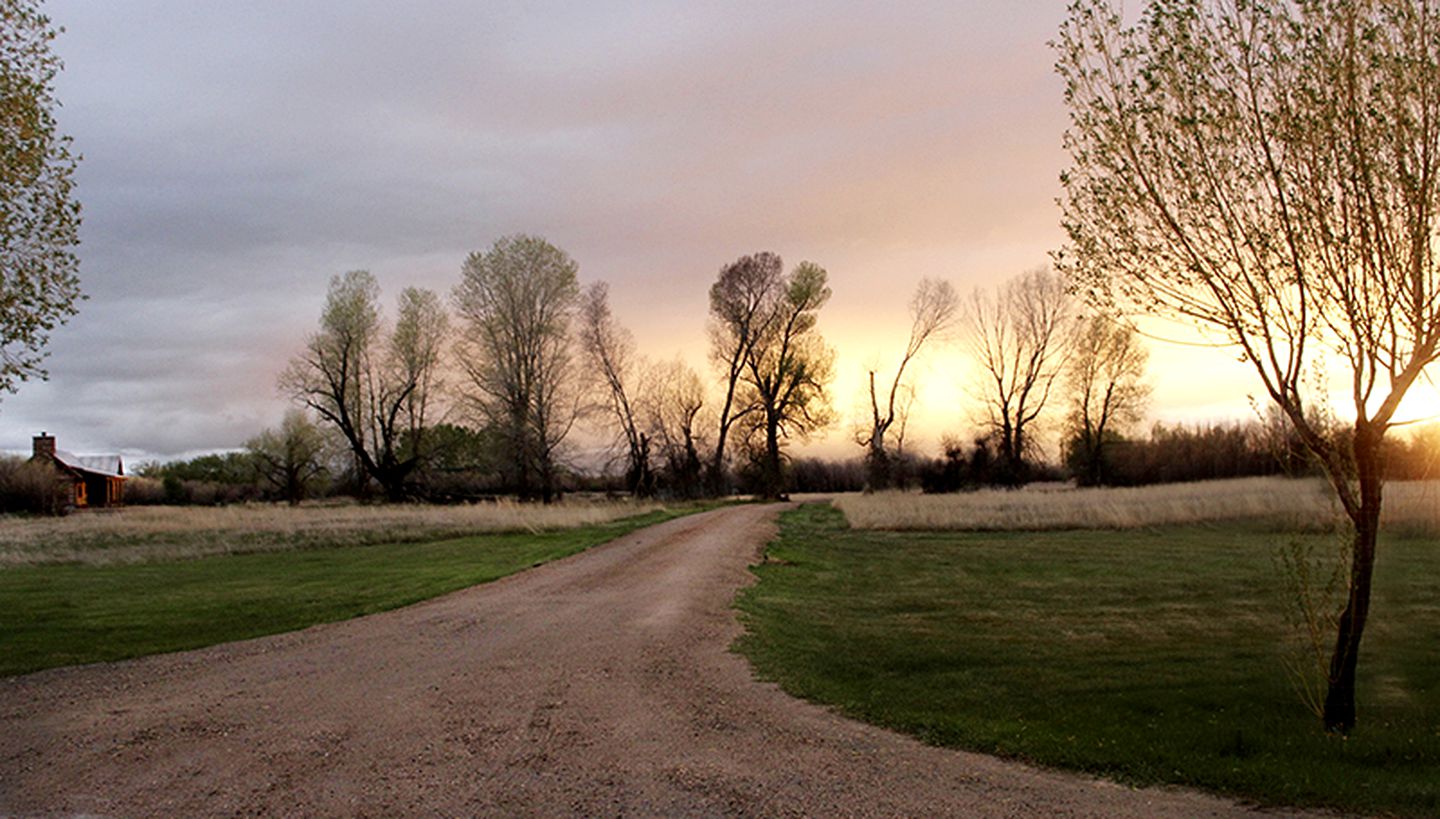 Rustic Camping Cabin on the Ruby River in Twin Bridges, Montana