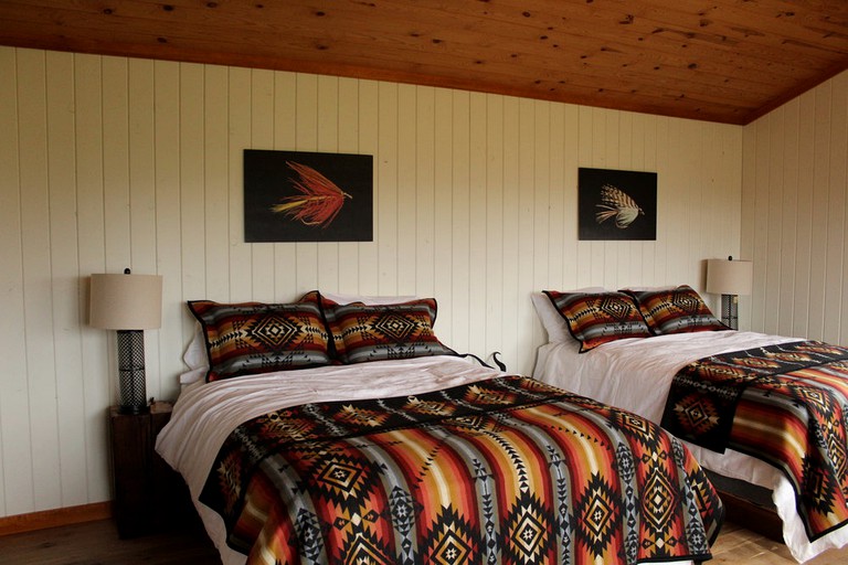 Cabins (Twin Bridges, Montana, United States)