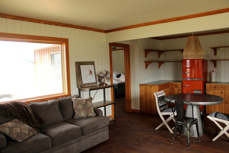 Cabins (Twin Bridges, Montana, United States)