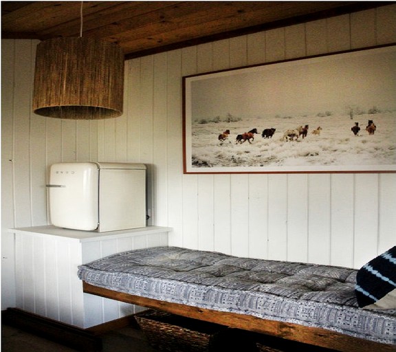 Cabins (Twin Bridges, Montana, United States)