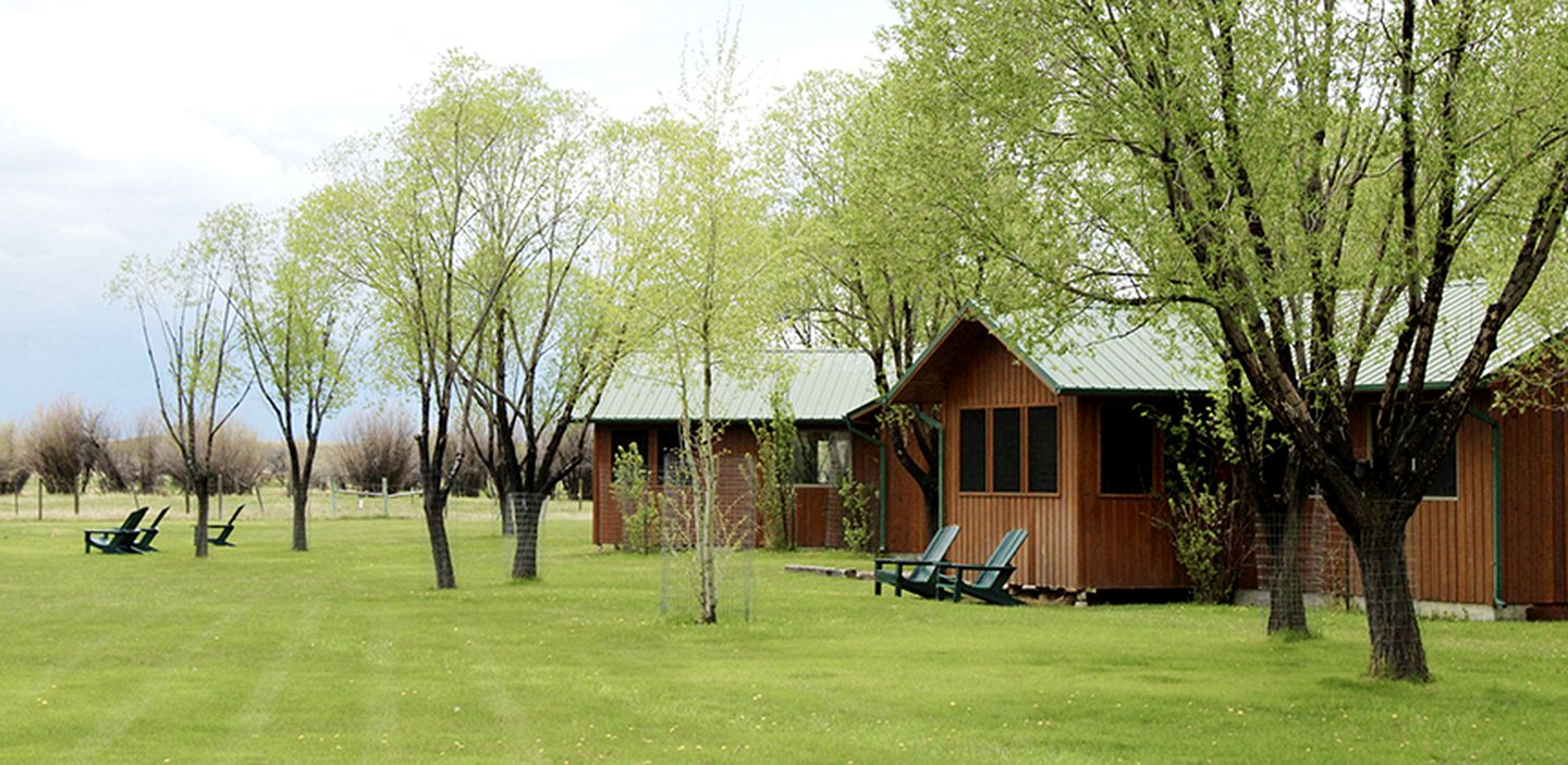 Riverside Cabin Rental near Beaverhead-Deerlodge National Forest in Twin Bridges, Montana