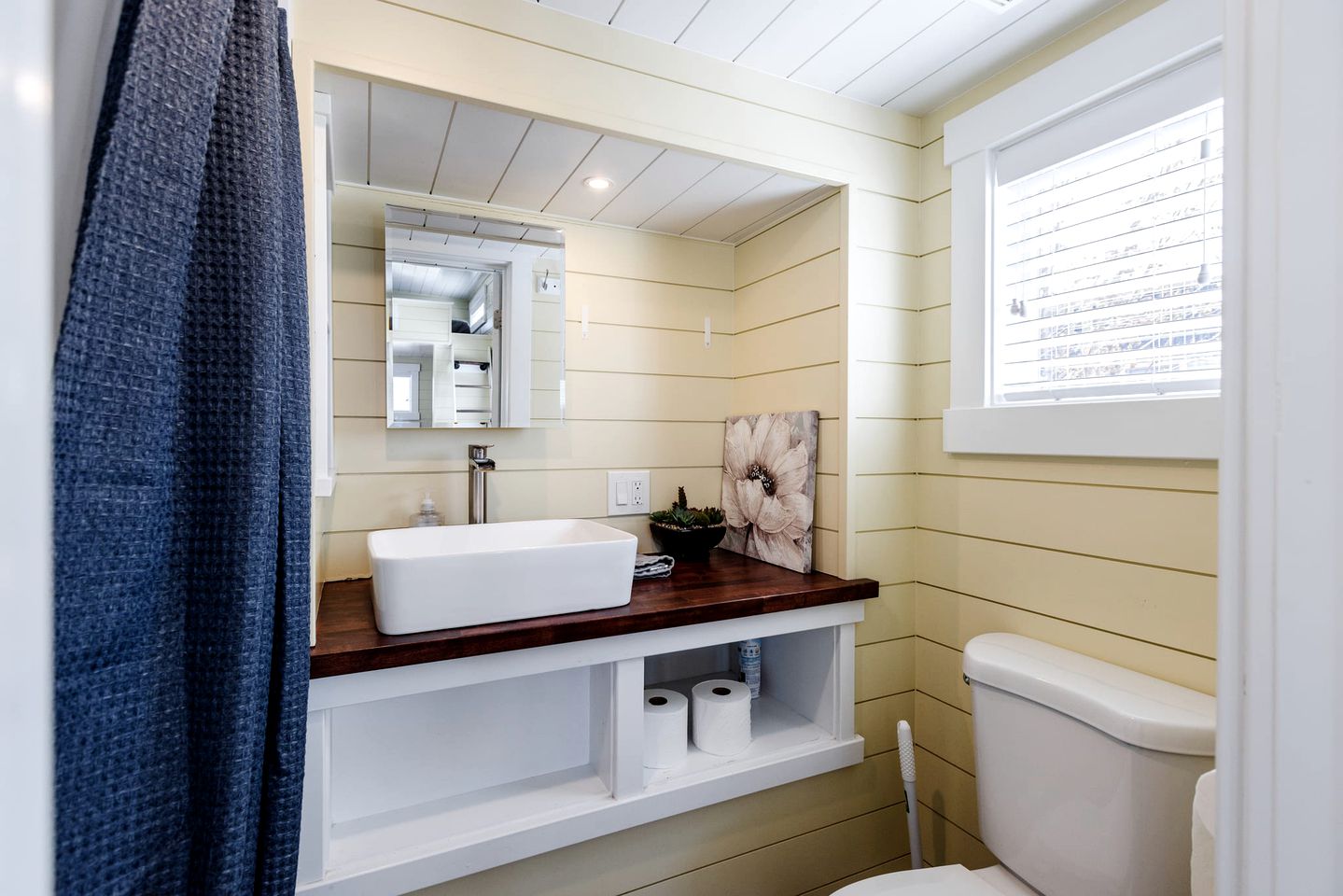 New Heights of Comfort: Stunning Tiny Home in Apple Valley, Utah