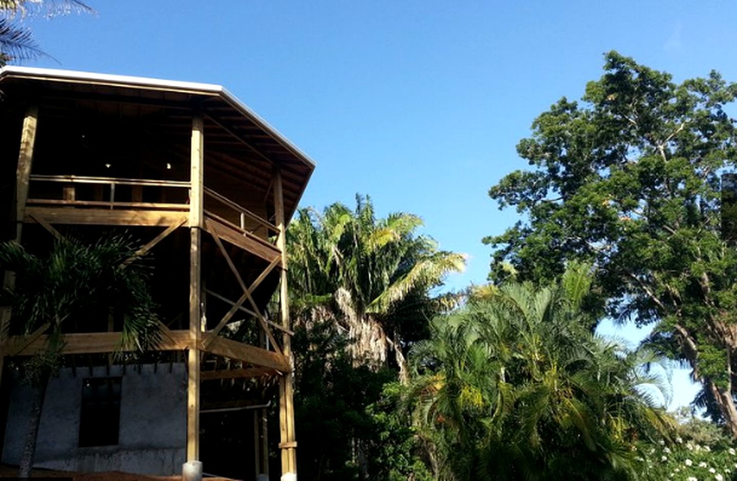 Unique Lodge near Half Moon Bay in Coxen Hole, Bay Islands, Honduras