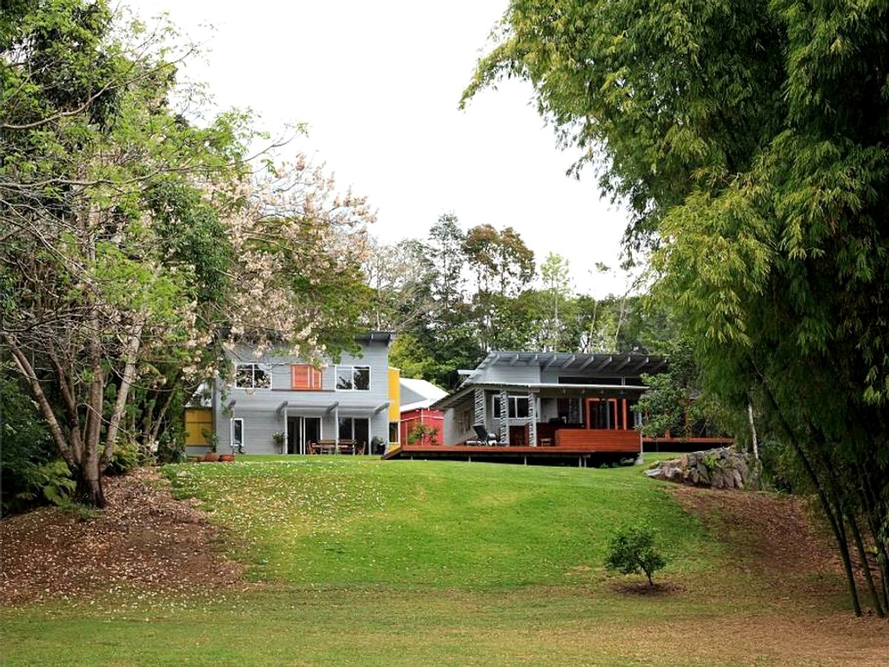 Spacious Pod Rental on Lush Australian Bush near the Sunshine Coast in Queensland