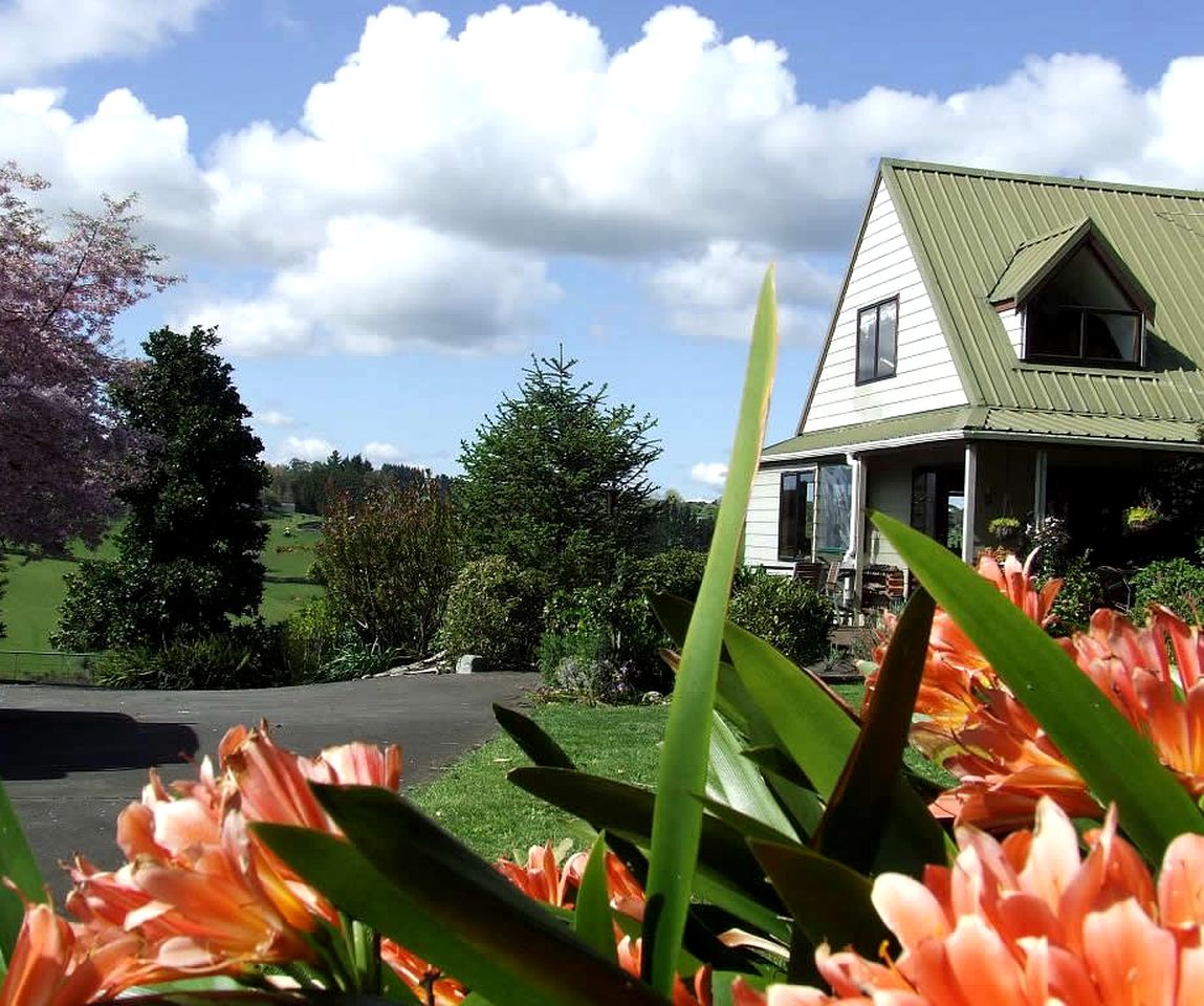 Lovely Rural Accommodation on a Berry Farm near Mt Huia on North Island