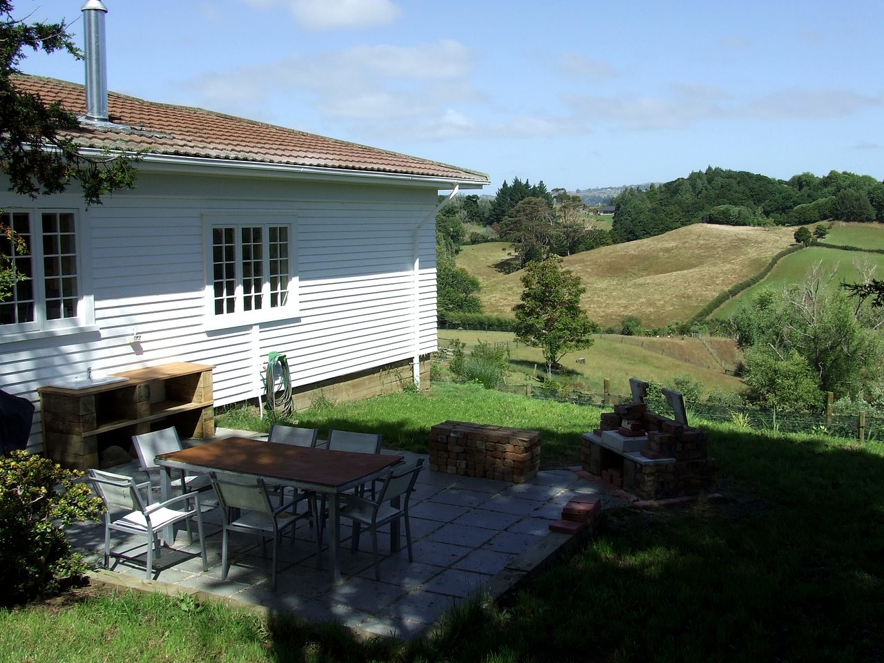 Lovely Rural Accommodation on a Berry Farm near Mt Huia on North Island