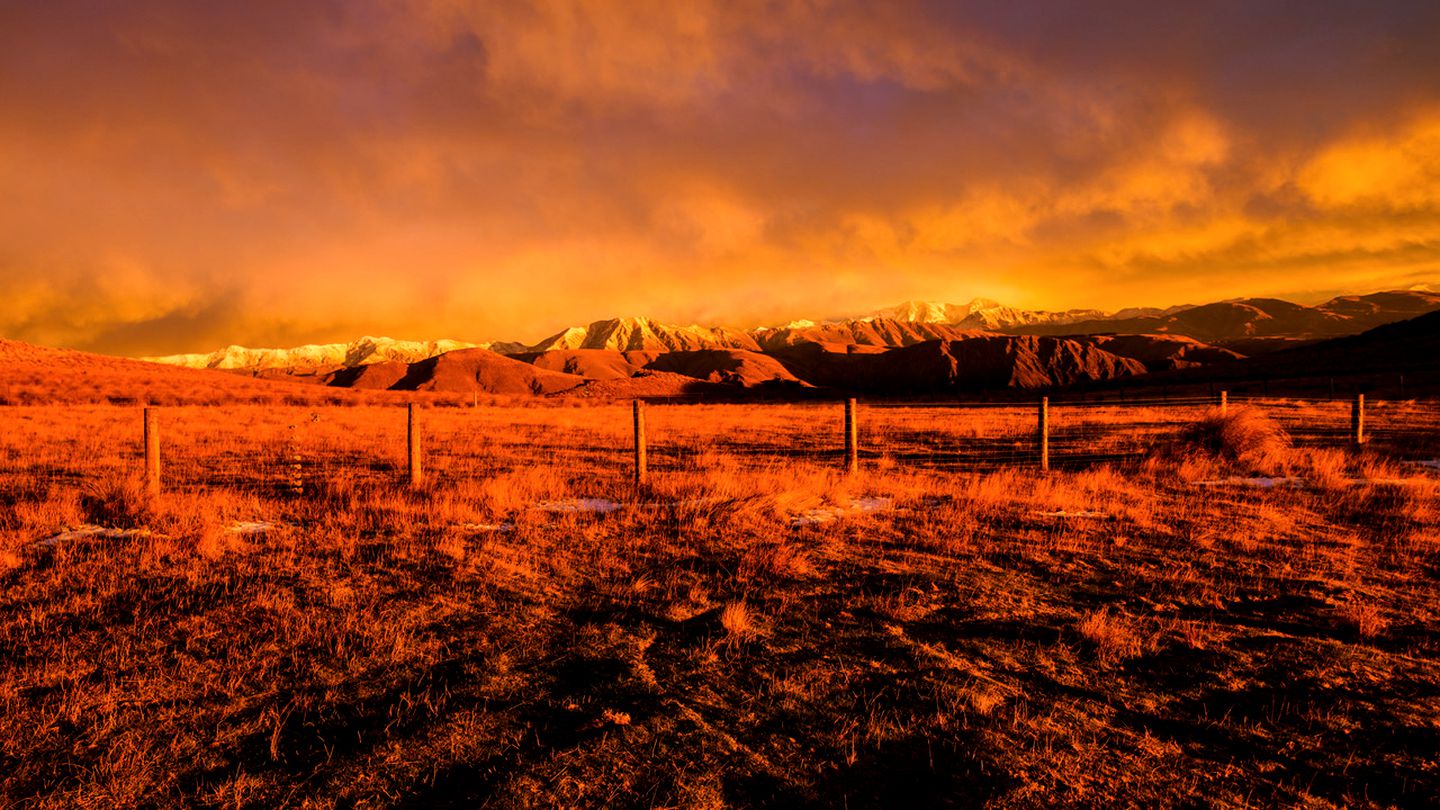 Rural Bed and Breakfast Getaway for Couples with Mountain Views near Oamaru, South Island