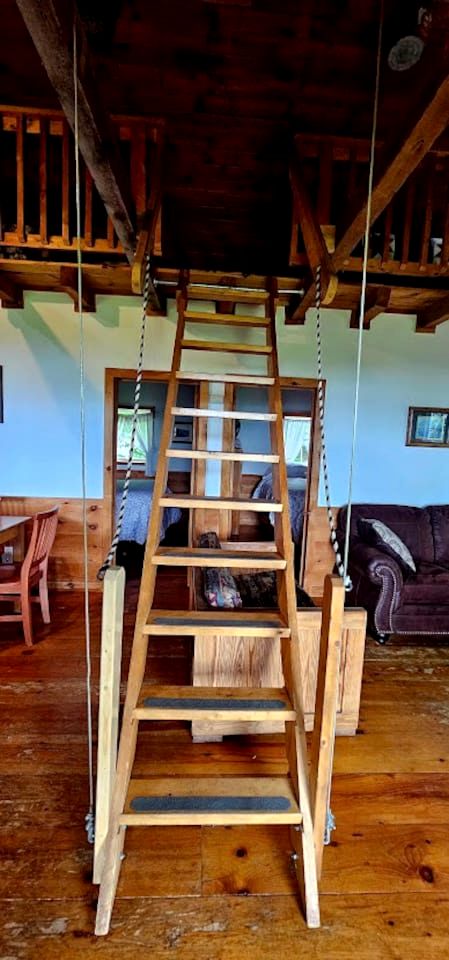 Rural Hill Cabin Ideal to Explore Nature in Maine