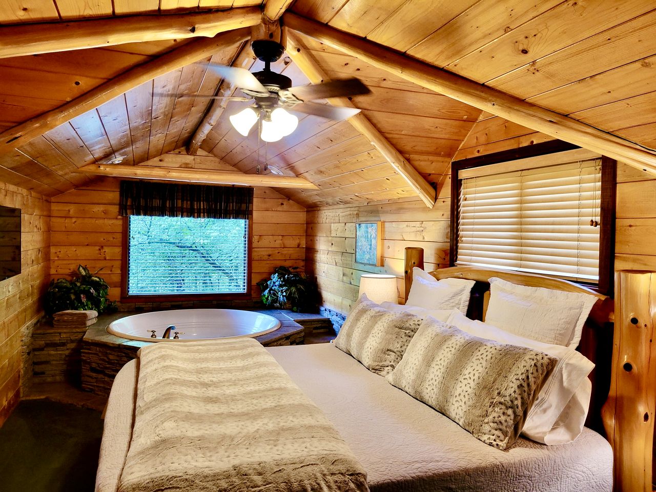 Rural Quaint Cabin with Large Private Deck and Hammock in Arkansas