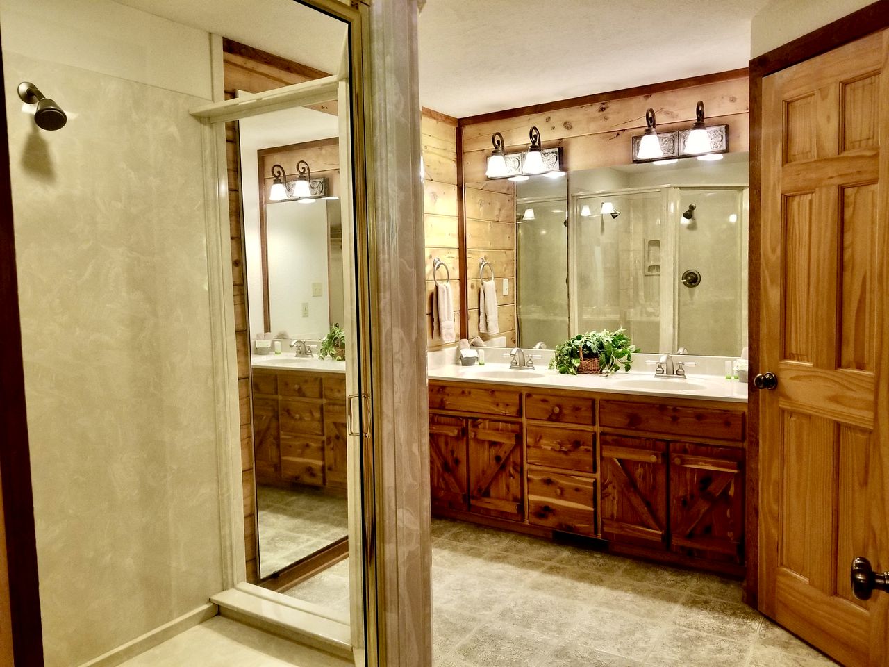 Rural Quaint Cabin with Large Private Deck and Hammock in Arkansas