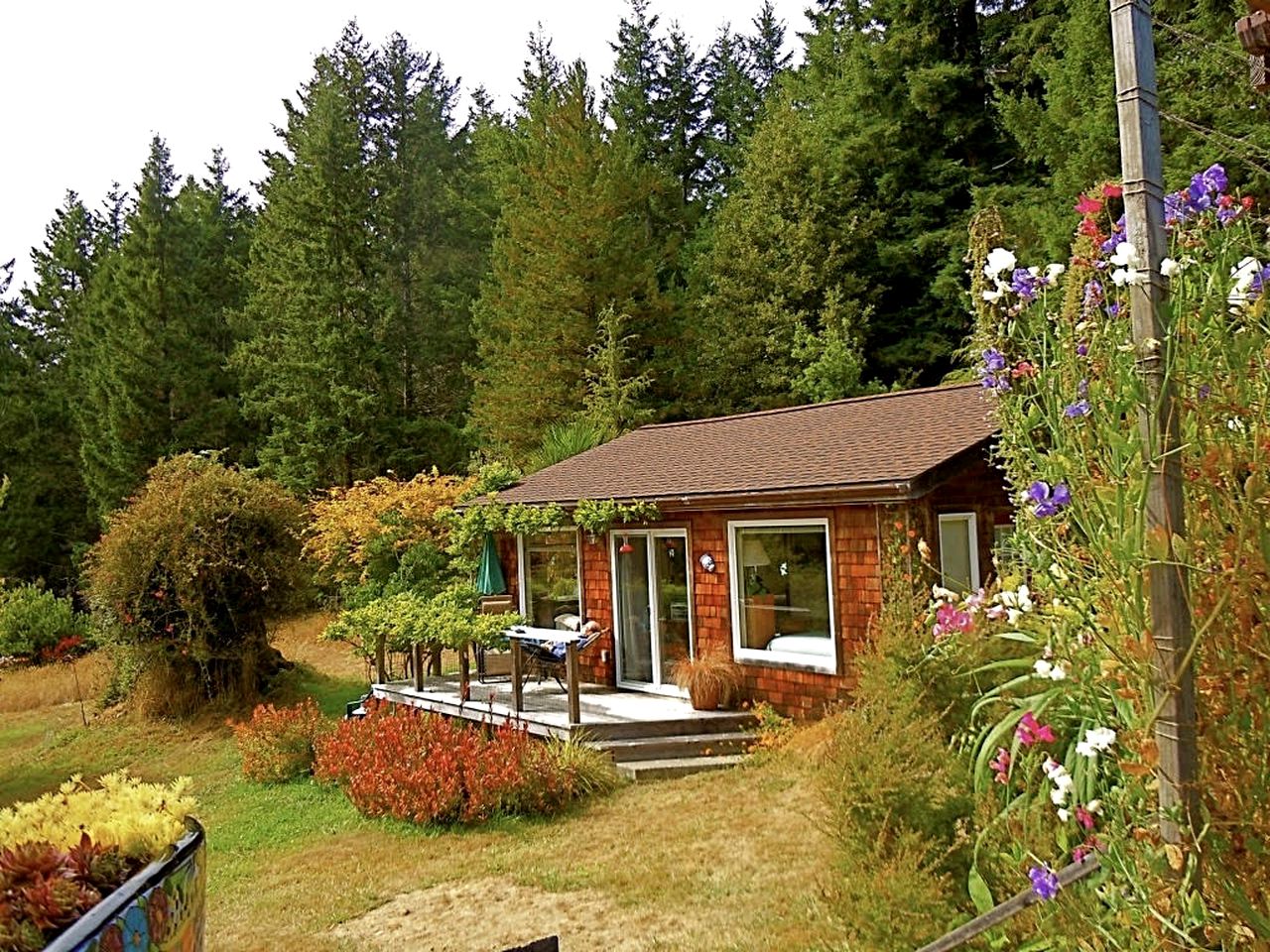 Rural Vacation Cottage near the Coast and the Town of Albion in Northern California