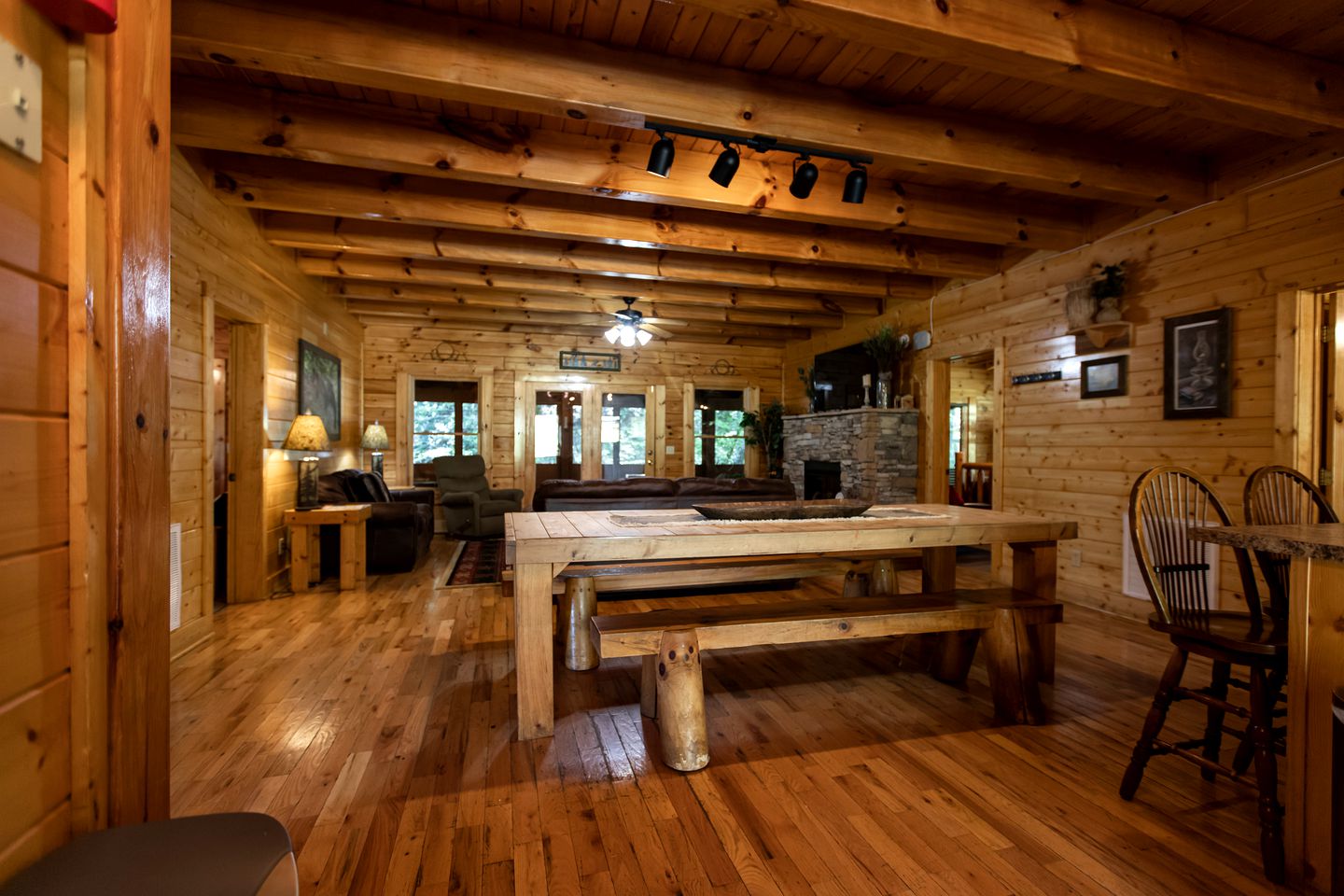 Incredible Cabin Rental for Corporate Retreats and Family Vacations in Tennessee