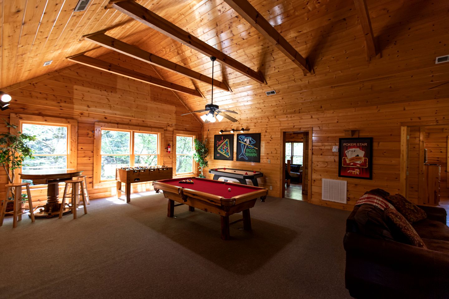 Incredible Cabin Rental for Corporate Retreats and Family Vacations in Tennessee