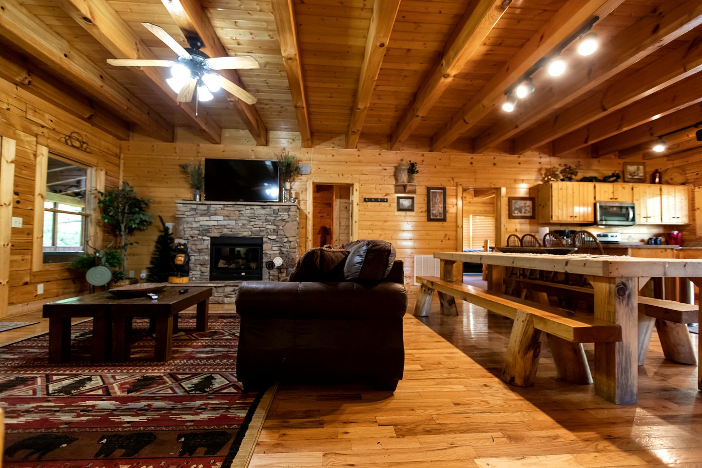 Incredible Cabin Rental for Corporate Retreats and Family Vacations in Tennessee