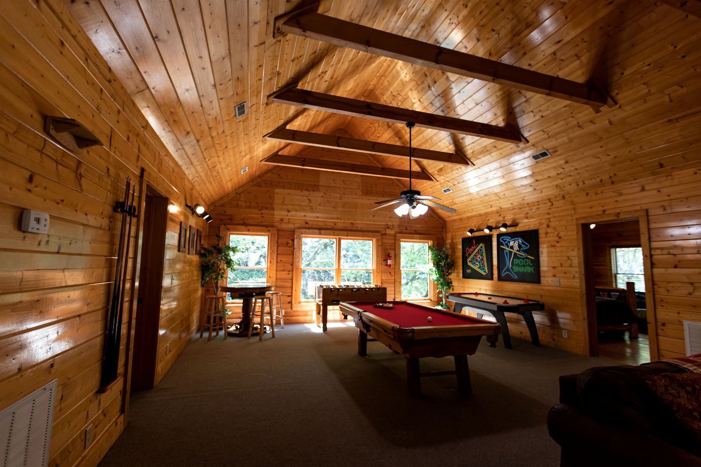 Incredible Cabin Rental for Corporate Retreats and Family Vacations in Tennessee