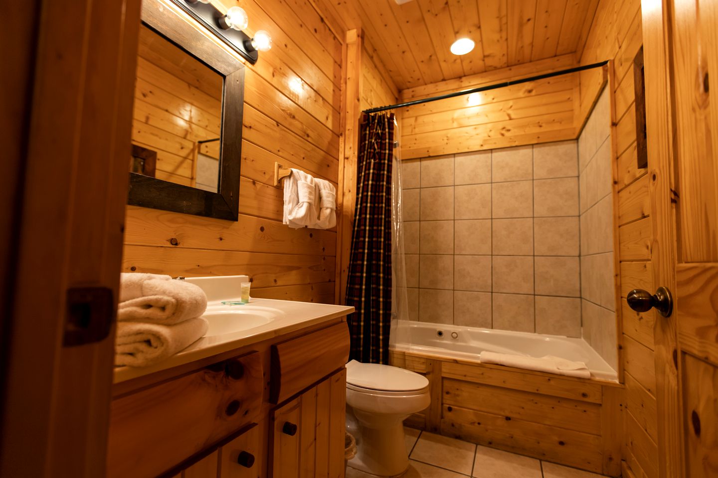 Incredible Cabin Rental for Corporate Retreats and Family Vacations in Tennessee