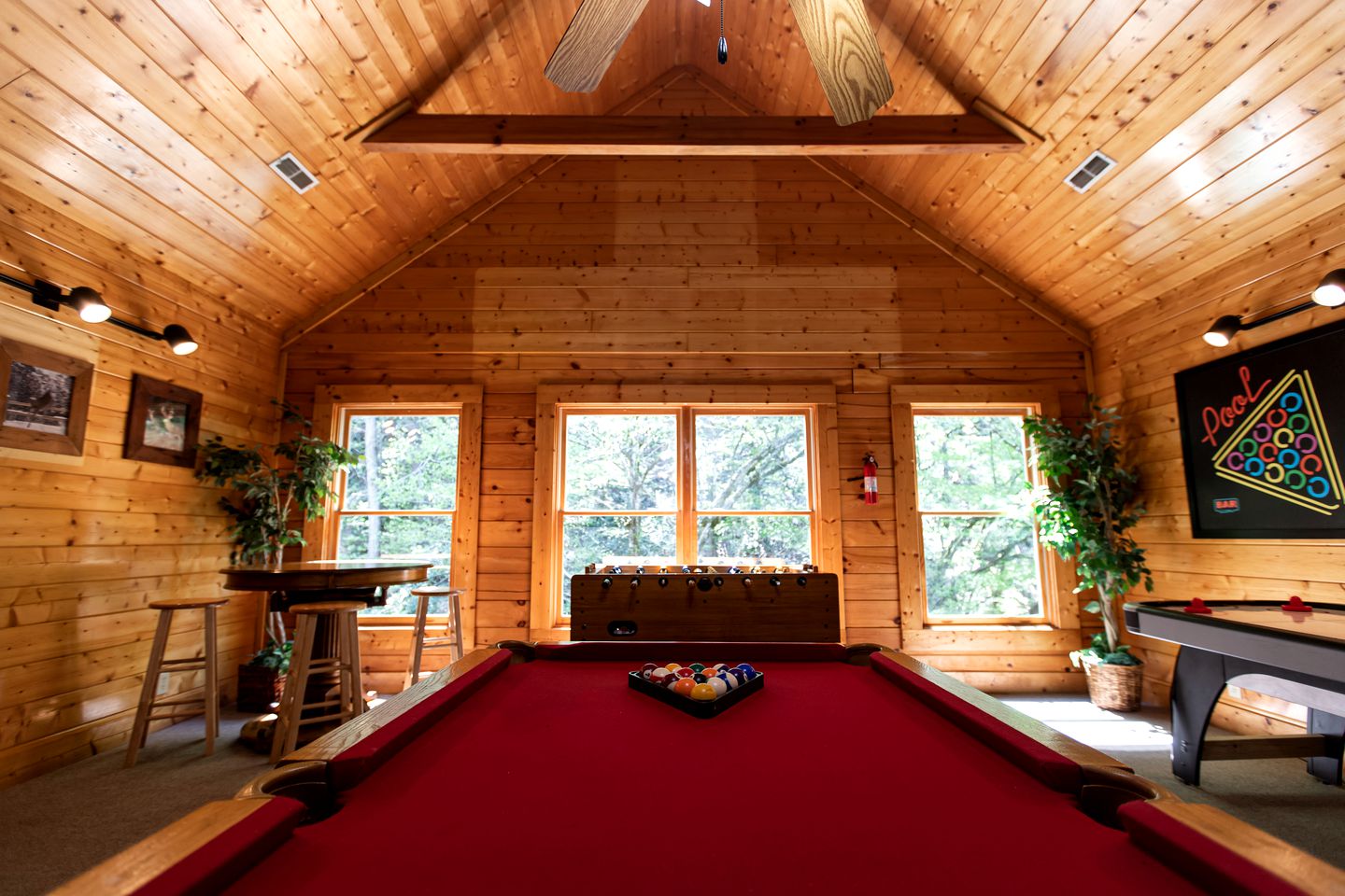 Incredible Cabin Rental for Corporate Retreats and Family Vacations in Tennessee