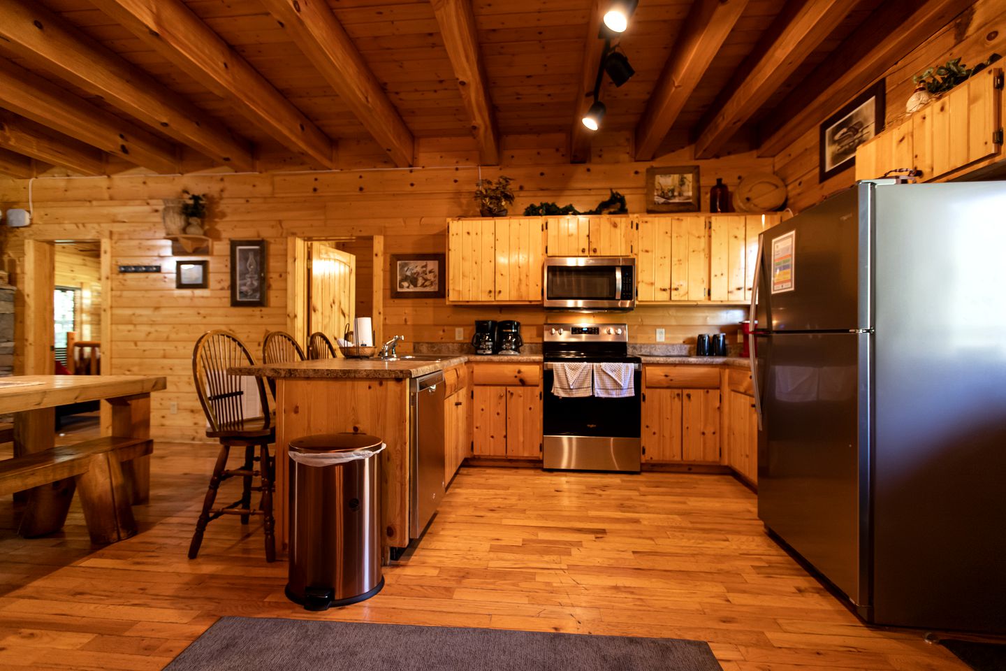 Incredible Cabin Rental for Corporate Retreats and Family Vacations in Tennessee