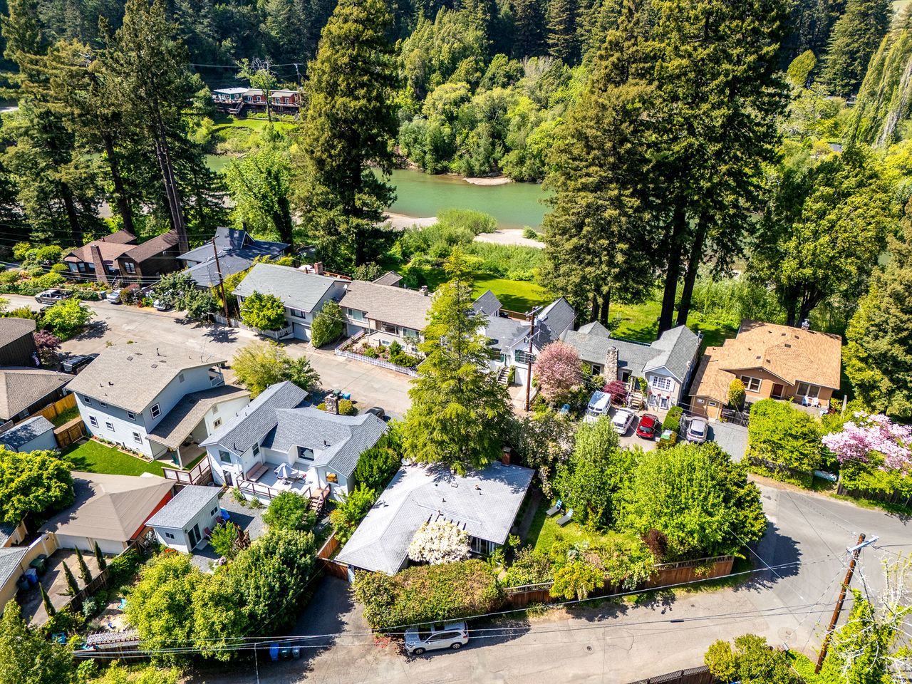 Charming River Cottage with Fenced Yard & Walkable River Access near Downtown Guerneville, California