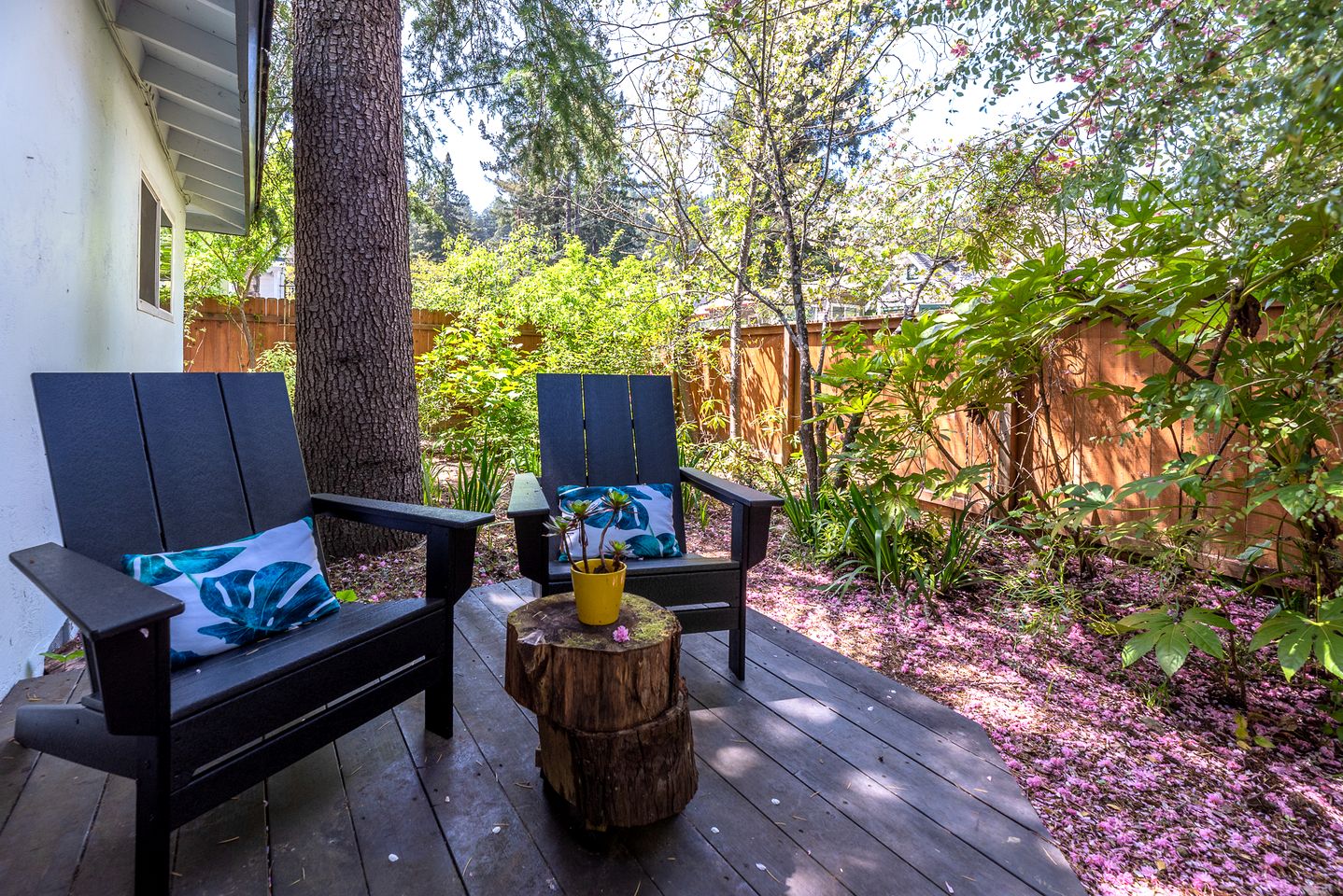 Charming River Cottage with Fenced Yard & Walkable River Access near Downtown Guerneville, California