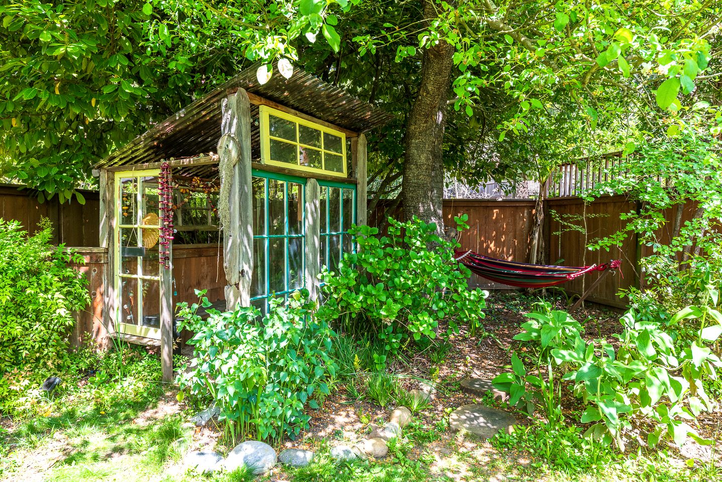 Charming River Cottage with Fenced Yard & Walkable River Access near Downtown Guerneville, California