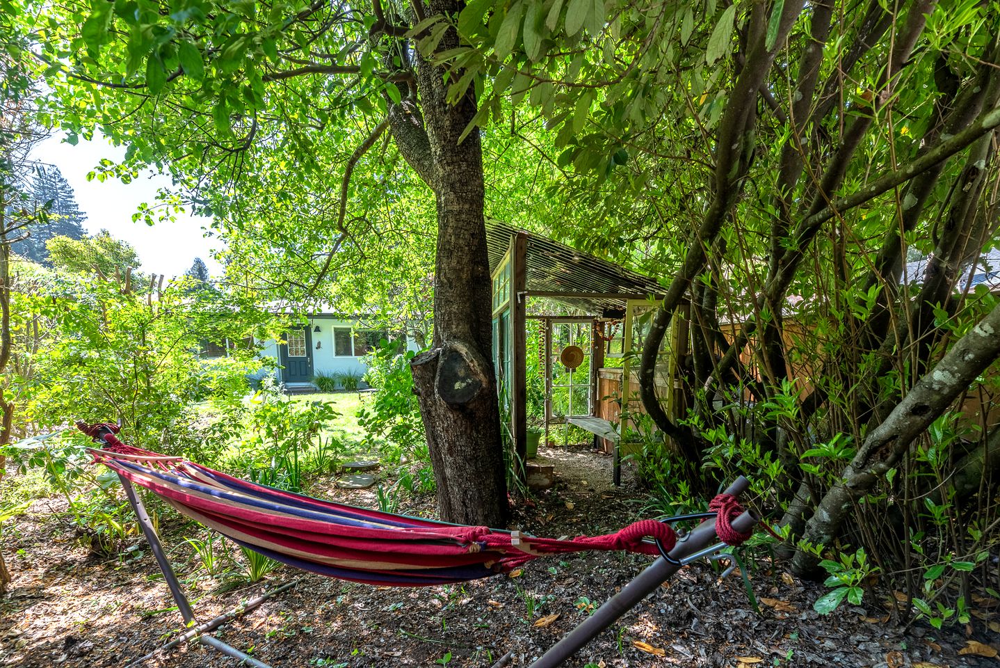 Charming River Cottage with Fenced Yard & Walkable River Access near Downtown Guerneville, California