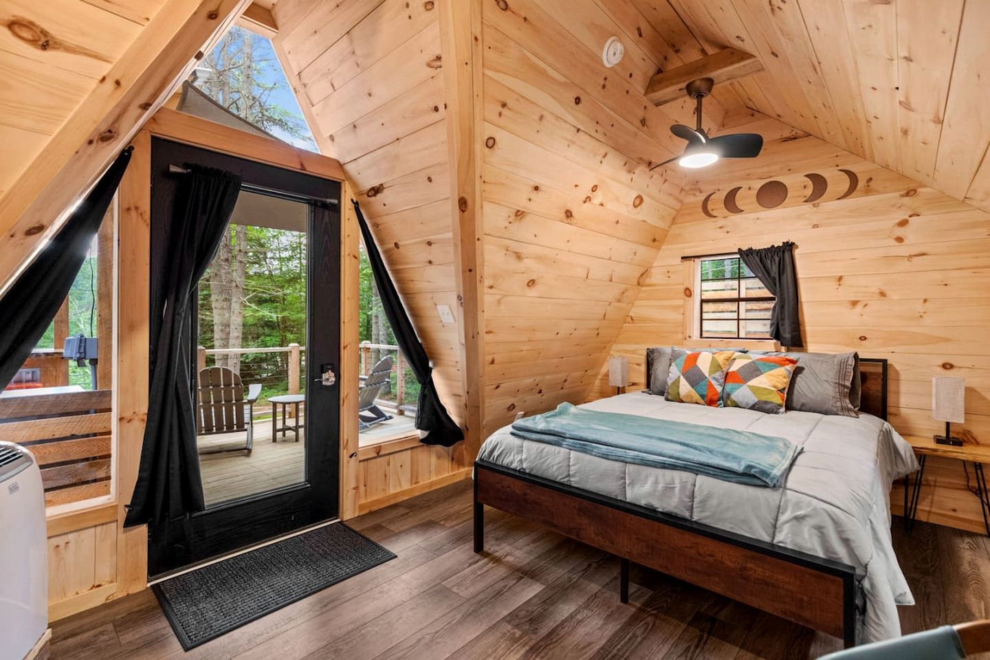 Incredible Design A-Frame with Fully Equipped Deck in Maine
