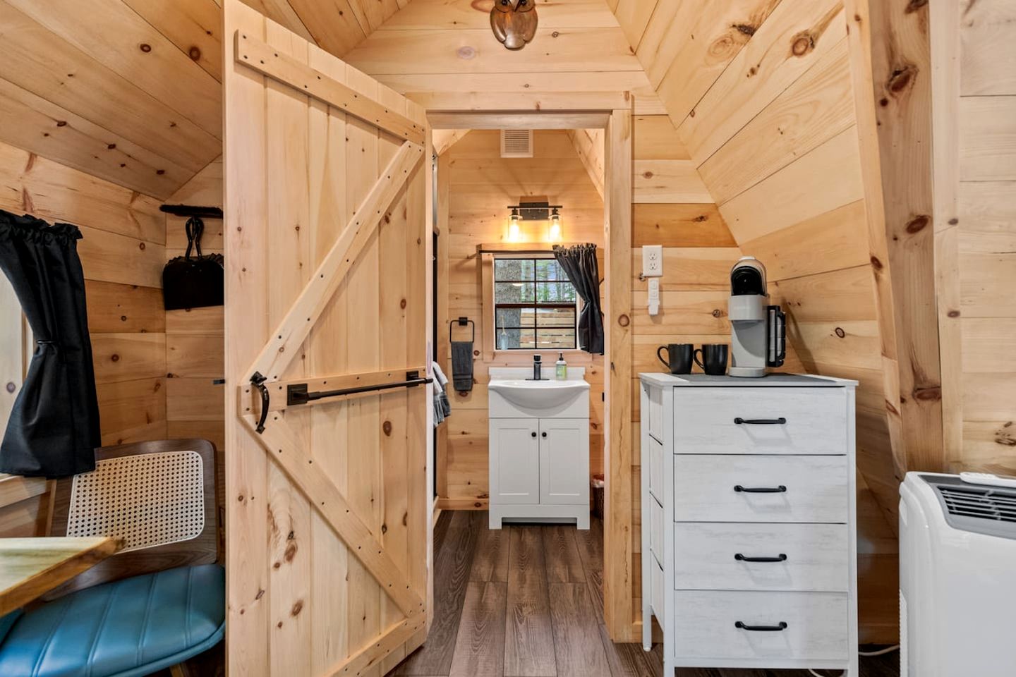 Incredible Design A-Frame with Fully Equipped Deck in Maine