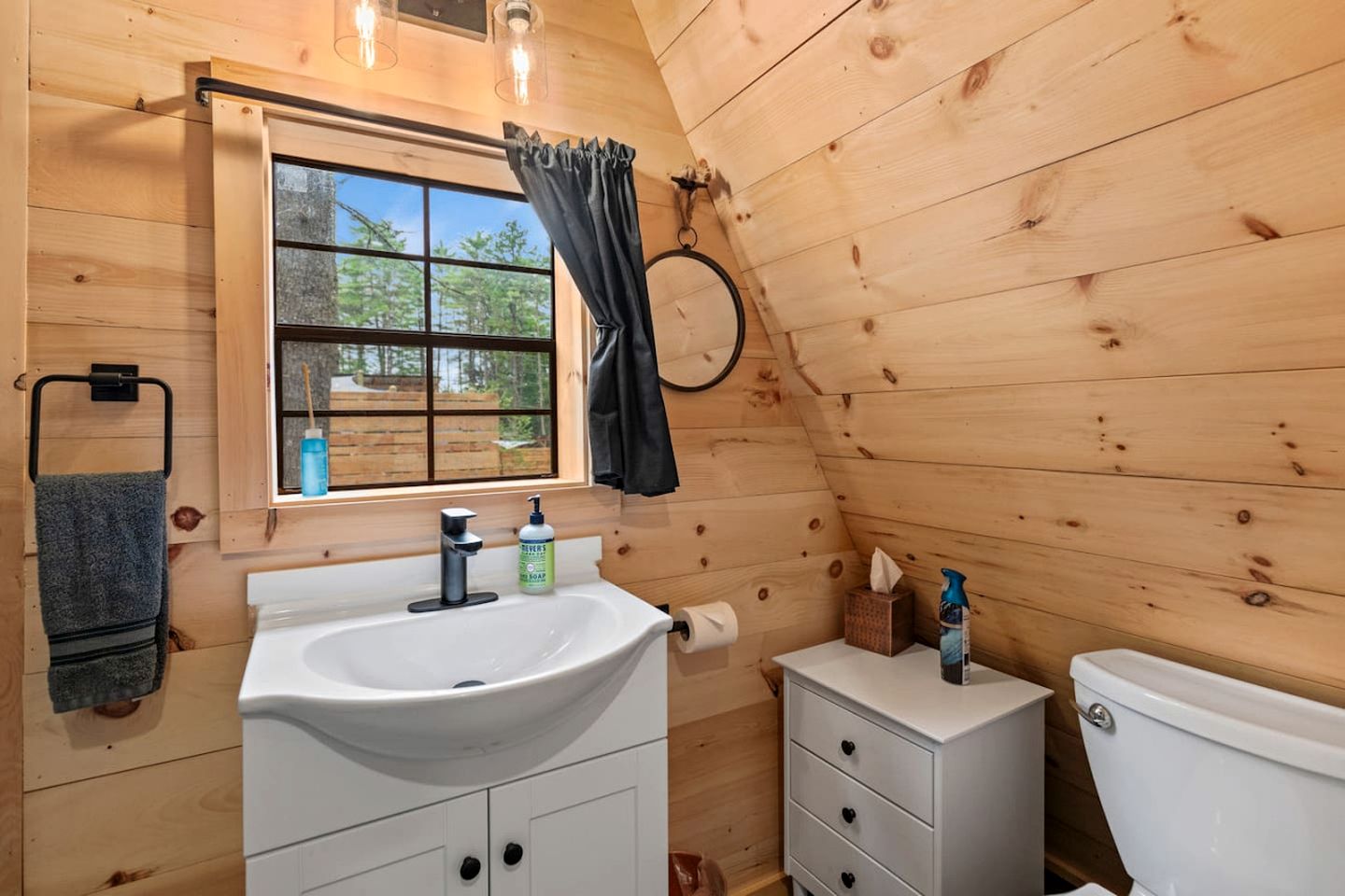 Incredible Design A-Frame with Fully Equipped Deck in Maine