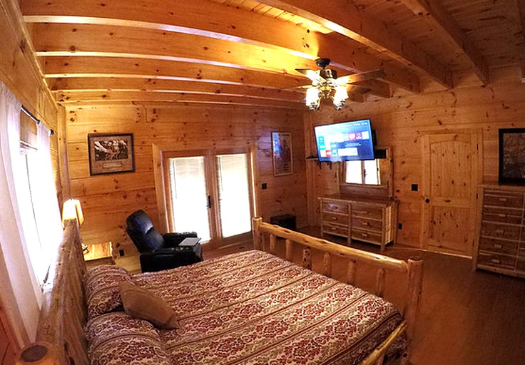 Carolina Getaway Cabins Coyote in the Woods, Log Cabins, Dobson