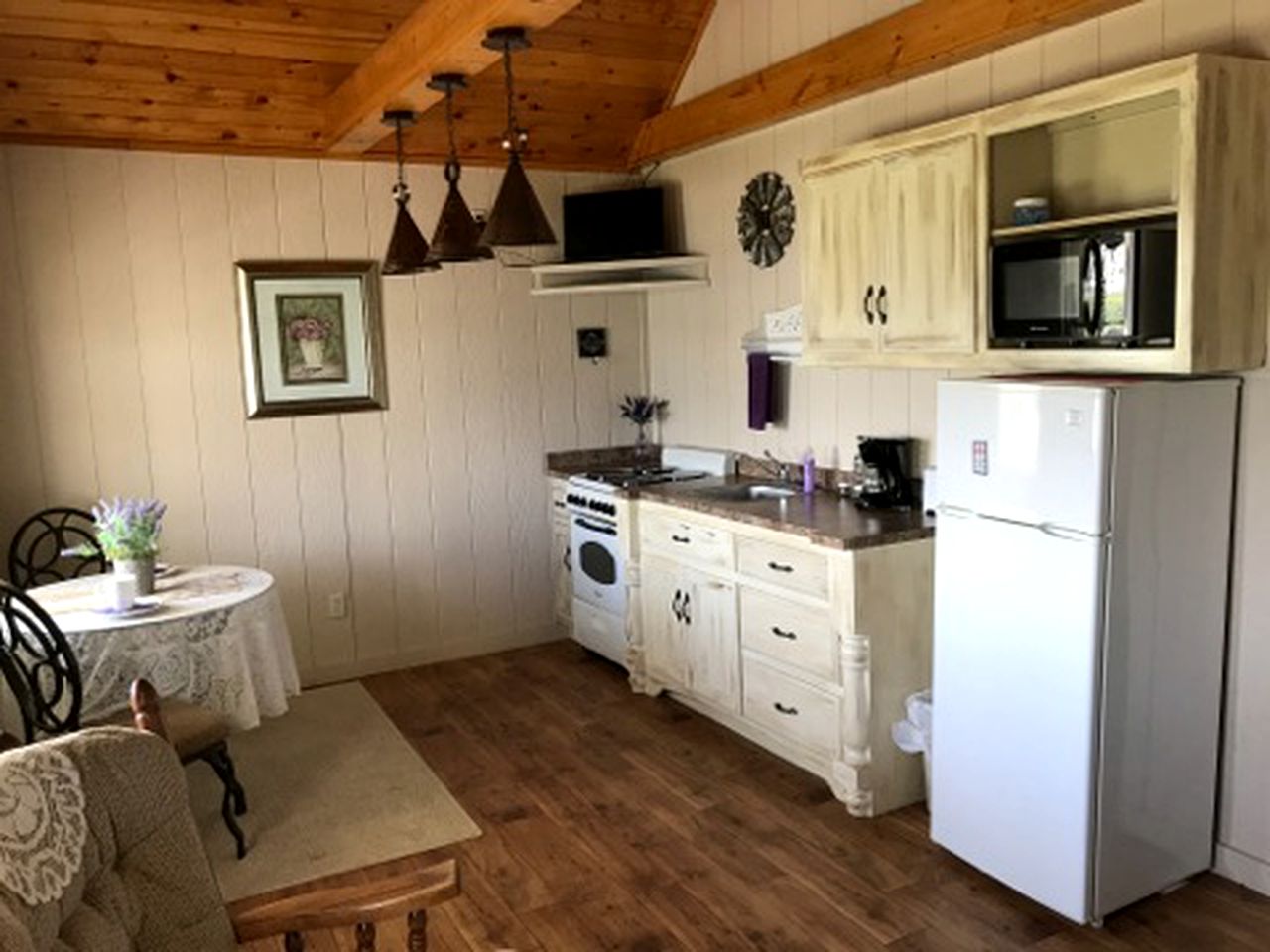 Lakeside Cottage Rental Perfect for Families in Lawson, Missouri