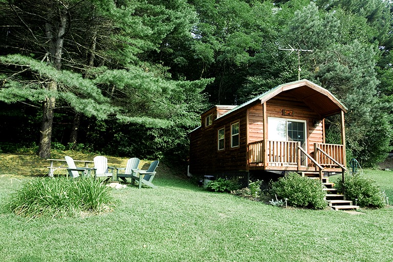 Cabins (Corinth, New York, United States)