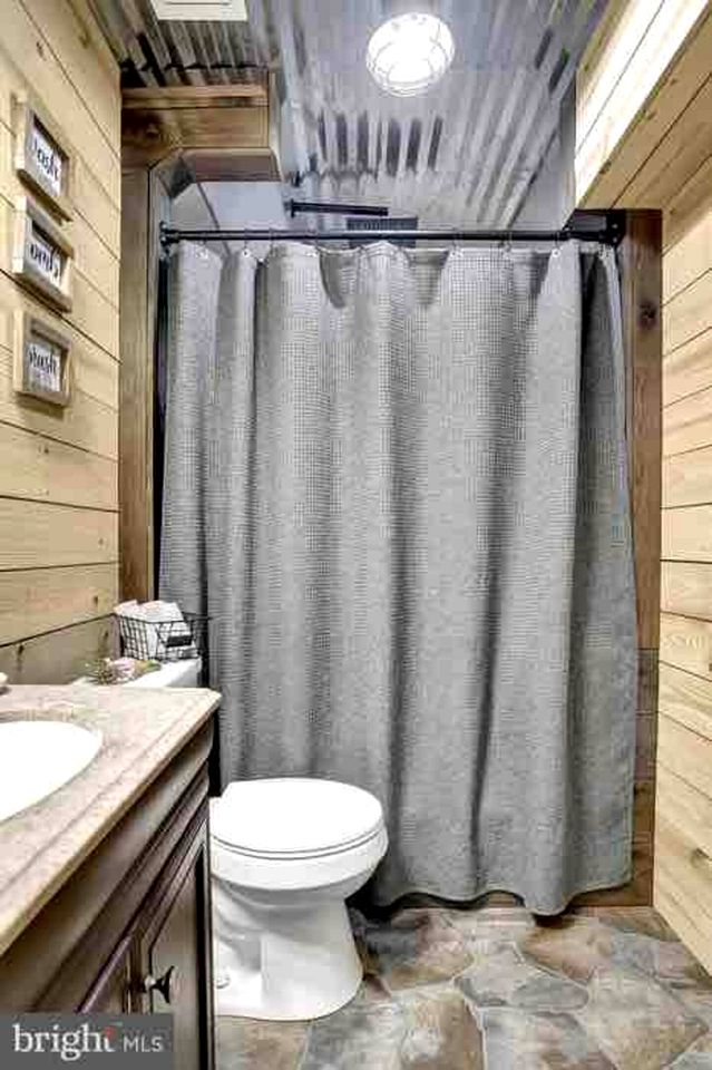 Rustic Mountain Barn Retreat with Private Hot Tub Near Lost River State Park in Wardensville, West Virginia